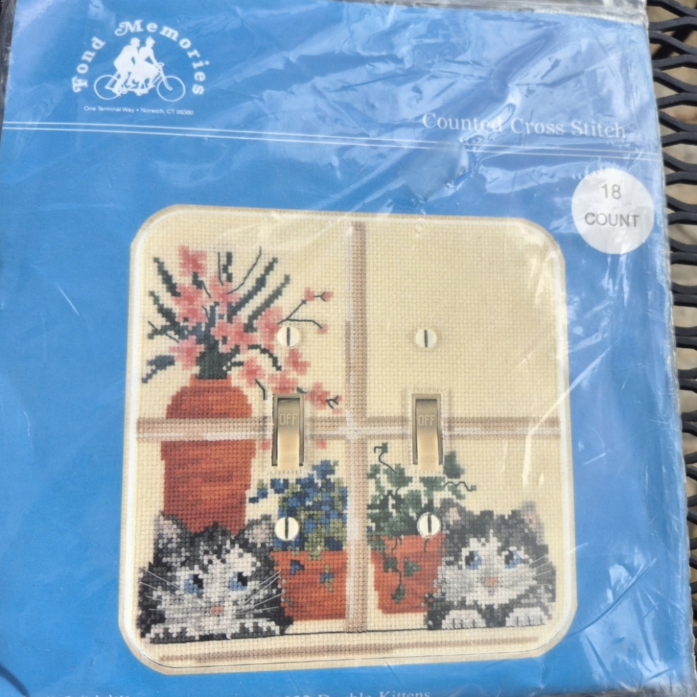Fond Memories Counted Cross Stitch Double Kittens  Switch Plate - Picture 4 of 4